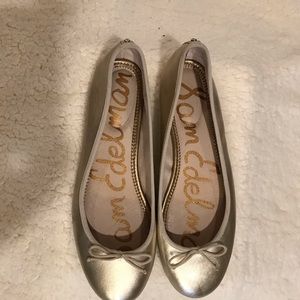 Women’s gold ballet flats